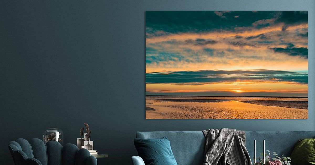 Zonsondergang op het strand aan het eind van de dag van Sjoerd van der